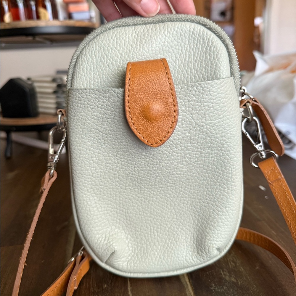 Davina Firenze Mint Green Cellphone Crossbody - Picture 2 of 5